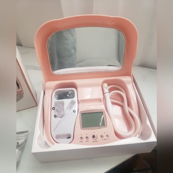 Trophy Skin NWB MicrodermMD Professional-Grade Home Microdermabrasion System - Picture 5 of 7